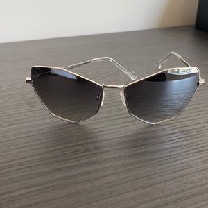 Kendall and Kylie liara sunglasses